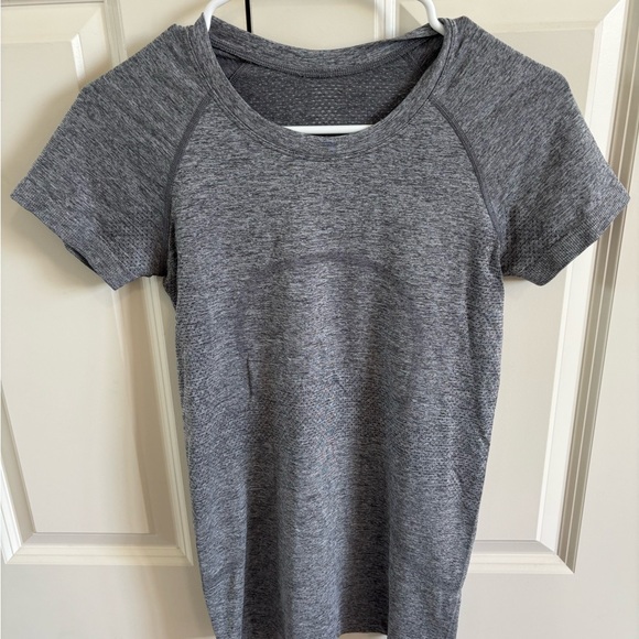 Lululemon Heathered Gray Swiftly Tech Short Sleeve Shirt - Picture 1 of 4